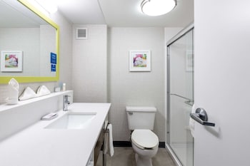 Room, 1 King Bed, Non Smoking, Refrigerator & Microwave