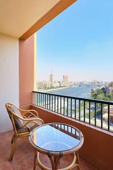 Executive Suite, 1 King Bed, Balcony