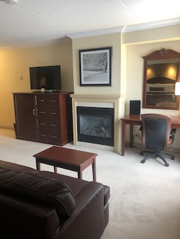 Standard Room, 1 King Bed, Non Smoking, Hot Tub (Oversized Room;with Sofabed)