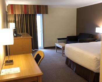 Standard Room, 1 Queen Bed, Accessible, Patio