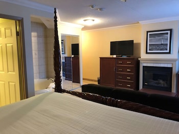 Standard Room, 1 King Bed, Non Smoking, Hot Tub (Oversized Room;with Sofabed)