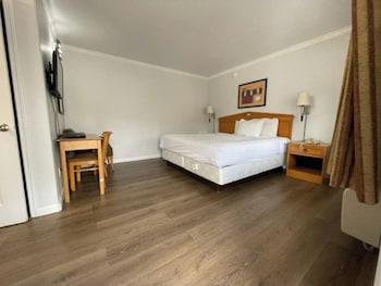Standard Room, 1 Queen Bed, Non Smoking