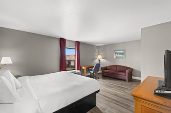 Suite, 1 King Bed, Kitchenette