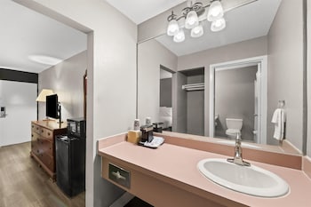 Suite, 1 King Bed, Kitchenette