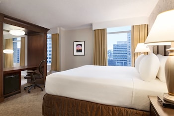 Junior Suite, 1 King Bed, Accessible Bathtub (Communications Accessible)