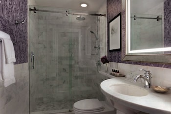 Deluxe Room, 1 King Bed, Bay View