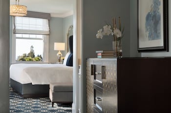 Deluxe Room, 1 King Bed, Bay View