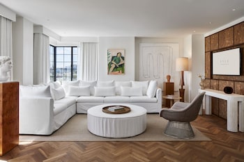 Lyle Suite