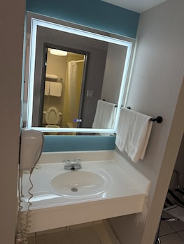 Deluxe Room, 1 King Bed, Non Smoking