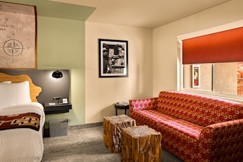 Deluxe Room, 1 King Bed (Trailhead)