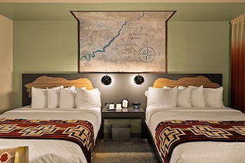 Premium Room, 2 Queen Beds, Mountain View (Courtyard)