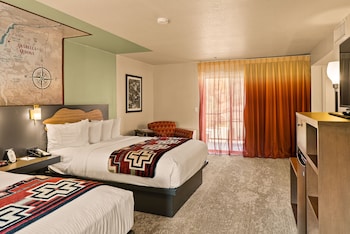 Deluxe Room, 2 Queen Beds, Hill View (Trailhead)