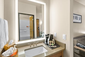 Standard Room, 1 King Bed