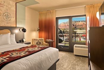 Premium Room, 1 Queen Bed (Courtyard)