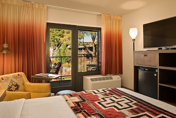 Premium Room, 1 Queen Bed (Courtyard)