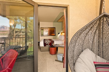 Premium Room, 1 Queen Bed (Courtyard)