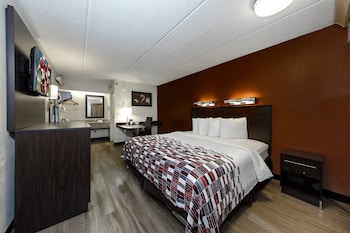 Superior Room, 1 King Bed, Non Smoking, Refrigerator & Microwave