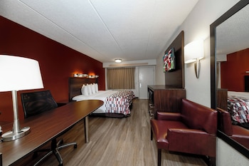Superior Room, 1 King Bed, Non Smoking, Refrigerator & Microwave