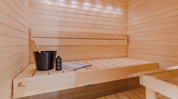 Room (Grande King Sauna)