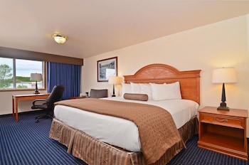 Business Room, 1 King Bed, Non Smoking, Refrigerator & Microwave