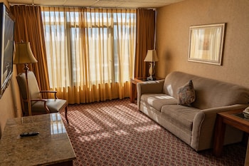 Deluxe Suite, 1 King Bed, Non Smoking (One-Bedroom)