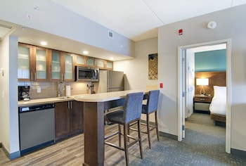 Suite, 2 Bedrooms, Kitchen