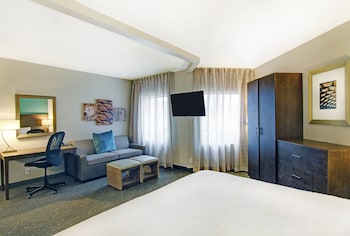 Studio Suite, 1 King Bed, Kitchen
