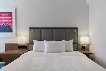 Standard Room, 1 Queen Bed