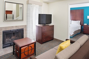 Studio, 1 Queen Bed with Sofa bed, Fireplace (Mobility Accessible, Tub)