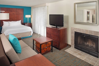 Studio, 1 Queen Bed with Sofa bed, Fireplace (Mobility Accessible, Tub)