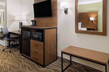 Room, 1 Queen Bed, Accessible, Non Smoking (Mobility)