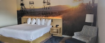 Suite, 1 King Bed, Non Smoking, Jetted Tub (No Pets in room type)