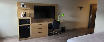 Suite, 1 King Bed, Non Smoking, Jetted Tub (No Pets in room type)