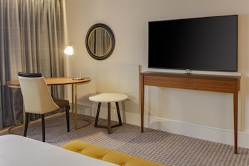 Deluxe Room, 1 Queen Bed with Sofa bed