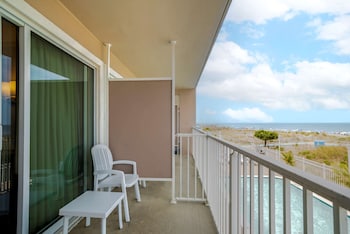 2 Queen Beds, Oceanfront, Accessible