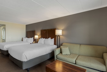 2 Queens Oceanfront first floor