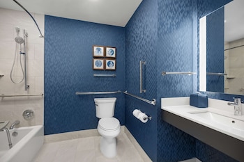 Room, 1 King Bed, Accessible, Bathtub