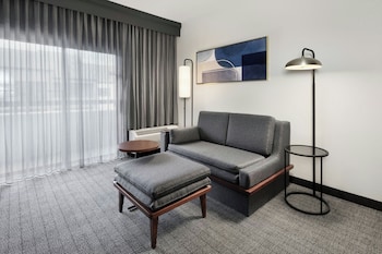Room, 1 King Bed (Mobility Accessible, Tub)