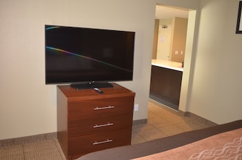 1 King Bed, Suite, Nonsmoking, Upgrade