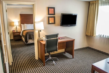 1 King Bed, Suite, Nonsmoking, Upgrade
