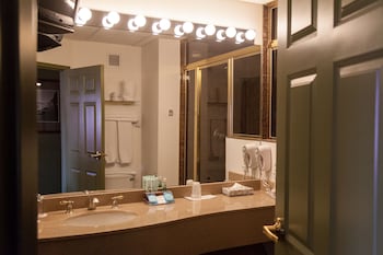 Deluxe Room, 1 King Bed