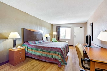 Room, 1 King Bed, Smoking