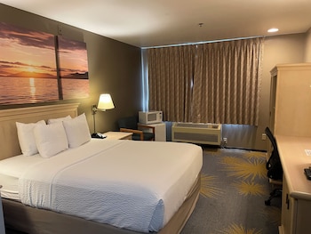 Efficiency, Standard Room, 1 Queen Bed