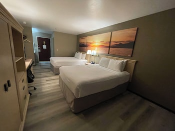 Standard Studio Suite, 2 Queen Beds, Non Smoking