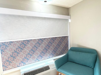 Room, 1 King Bed, Non Smoking (Remodeled)