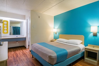 Standard Room, 1 Queen Bed, Accessible, Non Smoking