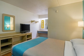 Standard Room, 1 Queen Bed, Accessible, Non Smoking