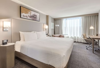 Suite, 1 King Bed, Accessible (Mobility Roll in Shower One Bedroom)