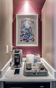 Suite, 1 King Bed, Accessible (Mobility Roll in Shower One Bedroom)