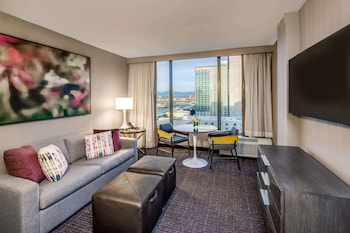 Suite, 1 King Bed, Accessible (Mobility Roll in Shower One Bedroom)
